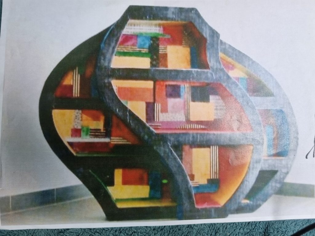 Projets à venir: Meubles en Carton.
Note: Images illustratives. Ne sont pas les réalisations de l'artiste Jimmy Curtis. 
Auteur: Association "C du Carton" lieu d'apprentissage de l'artiste.
Année: 2016, Montpellier.