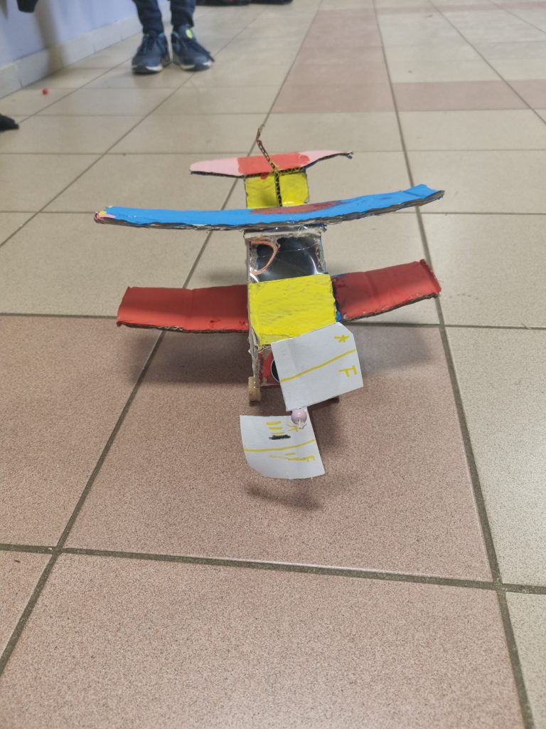 Projet: Aviation et Fusées.
ALSH Alain Savary Montpellier.
Activités d'éveil Technique: Comment ça "Marchent" ces engins ?