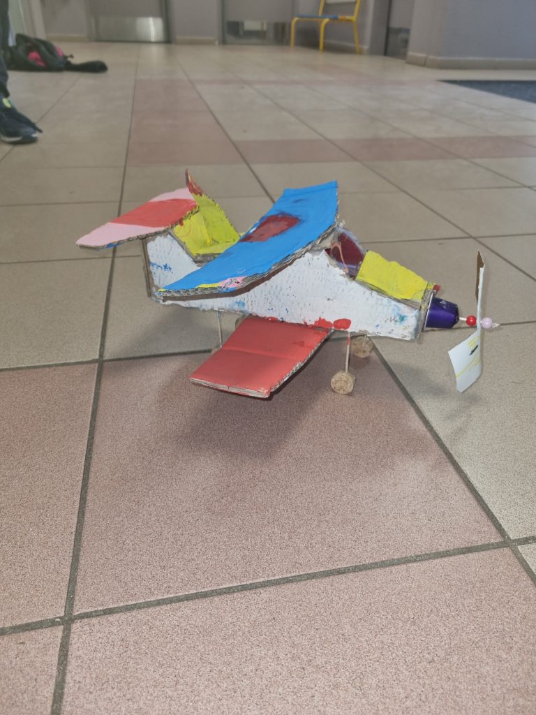 Projet: Aviation et Fusées.
ALSH Alain Savary Montpellier.
Activités d'éveil Technique: Comment ça "Marchent" ces engins ?