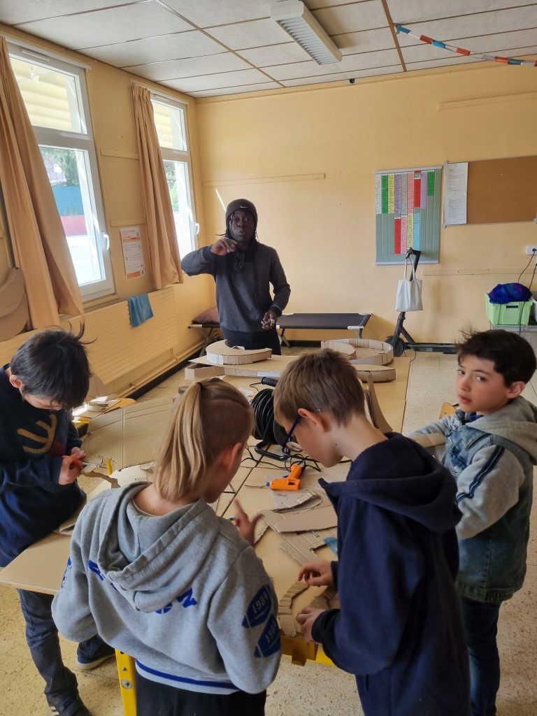 Groupe Garibaldi très actif. 
5 mois de dur labeur / 4 axes majeurs:
- Réunions, débats interactifs, formation d'équipes, recherches, récupération (outils, matériel, etc).
- Alternance: 
Invention / Rédaction des poèmes sur le thème Banane,  Construction du totem & divers jeux compétitifs.
Trophée des jeux: Bananier-Totem achevé.
- Visite éducative & pédagogique à la Cuisine Centrale de la ville.
- Découverte partagée, les merveilles de la Banane: Plats, Gâteaux, Desserts, etc.
Année 2023.