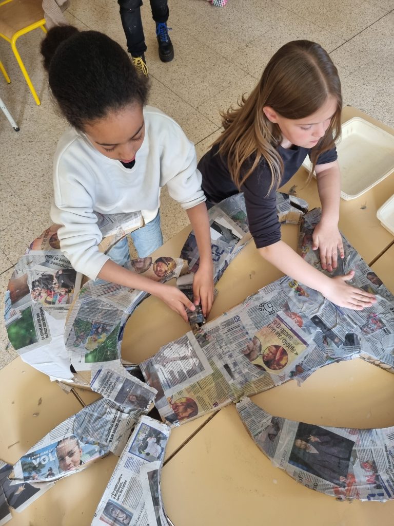 Groupe Garibaldi très actif. 
5 mois de dur labeur / 4 axes majeurs:
- Réunions, débats interactifs, formation d'équipes, recherches, récupération (outils, matériel, etc).
- Alternance: 
Invention / Rédaction des poèmes sur le thème Banane,  Construction du totem & divers jeux compétitifs.
Trophée des jeux: Bananier-Totem achevé.
- Visite éducative & pédagogique à la Cuisine Centrale de la ville.
- Découverte partagée, les merveilles de la Banane: Plats, Gâteaux, Desserts, etc.
Année 2023.