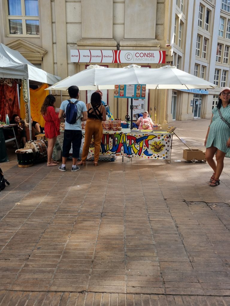 Antigone des Associations 2025.
Stand NidArts.
Star du stand: échantillon - test public de la "Voiture en Carton".
8h de régal des enfants, de parents totalement charmés.
Fusion de demandes.
-Projet +++"Voitures" en Carton, Bidons, Boîtes, Bois, etc