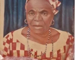 Demi portrait de dame disparue, à la robe-damier rouge et blanc. (Sans nom). Commande privée, Réalisée à partir d'une ancienne 1/2 photo de pièce d'identité du personnage.