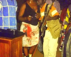 Ici: Ultimes conseils pratiques à la star invitée du jour "K. Tino, la Femme du peuple" Conseils pratiques à la star, sous la vigilance de Eric Djembi, Organiste, Pianiste, Synthé, Directeur Adjoint.