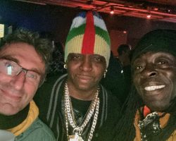 Ce Mr est le gars l'initiateur le plus compétent et altruiste que j'aie jamais connu. Merci et Bravo à toi Jacques ! Merci de toute mon humble âme pour mon BIF ! (Brevet d'Initiateur Fédéral) de Roller/Skatting
Au milieu: Le frangin Deff Master Gee Gueret: Le DJ le mieux équipé, et talentueux de l'Occitanie. Animateur/Présentateur du célèbre groupe Rebels' Gang Montpellier.
Rollers et Musique au concert de la belle et très brave Diva, ma vaillante petite soeur Emma Lamadji. Lieu: Rockstore Montpellier. Date: 2022