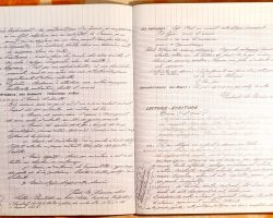 Quelques extraits de mon vieux cahier d'étudiant: Formation Adjoint d'Animation CEMEA Montpellier 2009 - 2010 Le saviez-vous ? L’Écriture c'est tout simplement de l'Art. Dessiner des lettres, des chiffres ou des formes (Dessin) c'est exactement pareil. D'ailleurs, je vous rencarde au NidArts pour en partager les techniques avec vous, et vos enfants. A TRÈS BIENTÔT ! PLAISIR DE LIRE, PLAISIR DES YEUX GARANTIS !