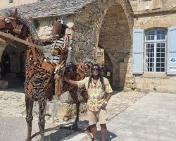 Activités tout horizon: Carnavals, Paumes, Peña, Ecoles, ALSH, Associations, Comités de quartiers, etc. Projets de toujours.