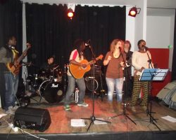 De gauche à droite: Valnèze Tala, Audrey Gardenat, Jimmy Curtis, Cécile Robert, Denis Pirlot, Nelly. Absent: Romain.