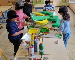 Groupe Garibaldi très actif.
5 mois de dur labeur / 4 axes majeurs:
- Réunions, débats interactifs, formation d'équipes, recherches, récupération (outils, matériel, etc).
- Alternance:
Invention / Rédaction des poèmes sur le thème Banane, Construction du totem & divers jeux compétitifs.
Trophée des jeux: Bananier-Totem achevé.
- Visite éducative & pédagogique à la Cuisine Centrale de la ville.
- Découverte partagée, les merveilles de la Banane: Plats, Gâteaux, Desserts, etc.
Année 2023.