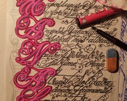 Manal
Acrostiche & dessin — Jimmy Curtis
Art visuel & poésie contemporaine.
Cette œuvre s’inscrit dans une démarche artistique indépendante de l'artiste.
Produit d'une commande.
Le prénom devient ici un support d’expression, un prétexte graphique et poétique, nourri par le respect, l'éloge, la valorisation, la considération humaine.
🎨 Sémantique & intention artistique:
Art du trait : le dessin structure l’espace, équilibre la lettre et le silence.
Poésie discrète : l’acrostiche suggère sans dévoiler, évoque sans expliquer, montre, démontre sans trahir
Valeurs humaines : Respect, Estime, Reconnaissance,
🧠 Connotations ouvertes:
Force des prénoms, élégance des lettres, beauté du langage épuré, coquetterie des vers, ect.